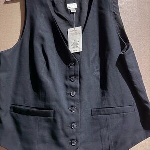 NWT Women’s Black Button-Up Vest